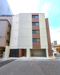 WELL COURT CHIYODA